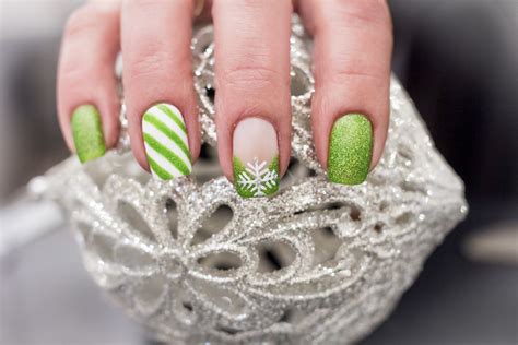 45 Christmas Nail Designs .